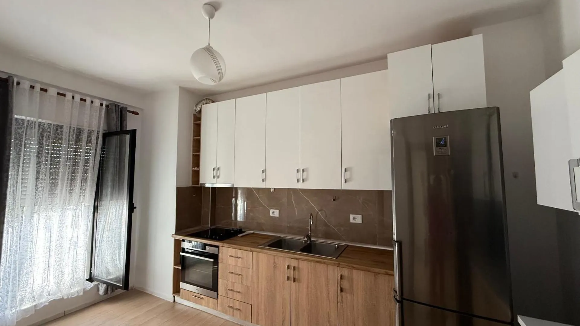 Nene Tereza Airport Apartment Valjiosi