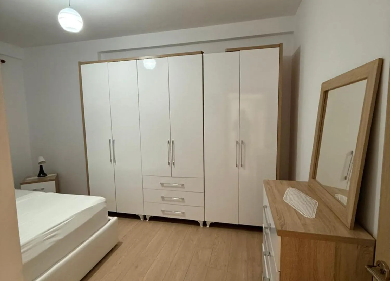Nene Tereza Airport Apartment Valjiosi