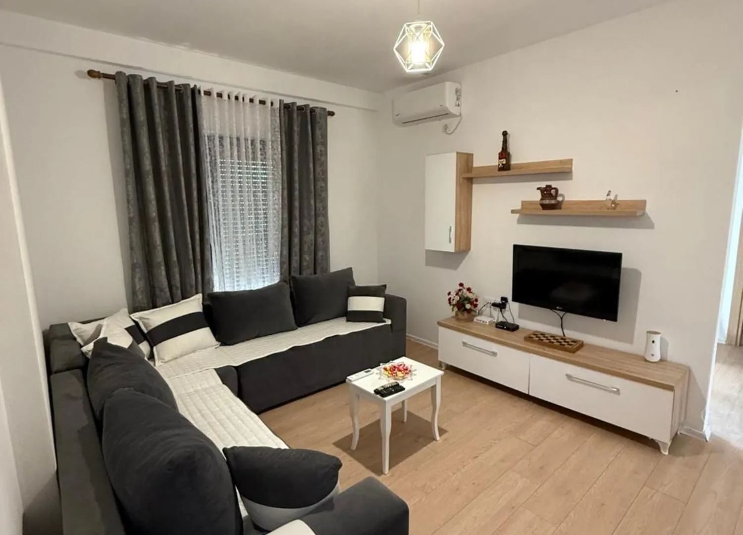 Kontakt z Nene Tereza Airport Apartment