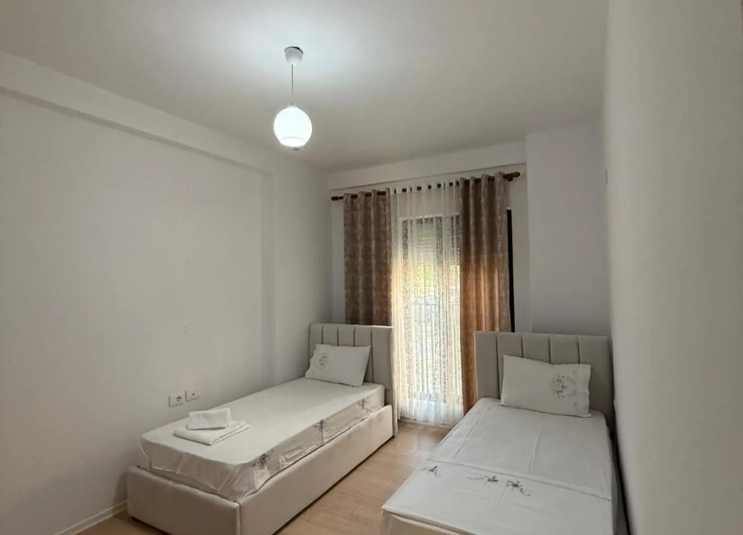 Nene Tereza Airport Apartment Valjiosi